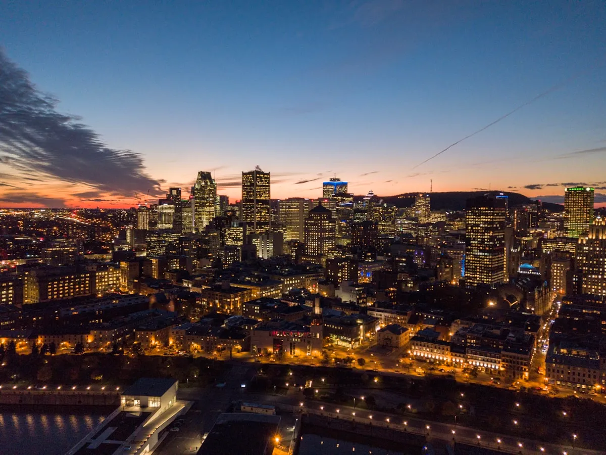 Quartier résidentiel de la Rive-Sud en soirée